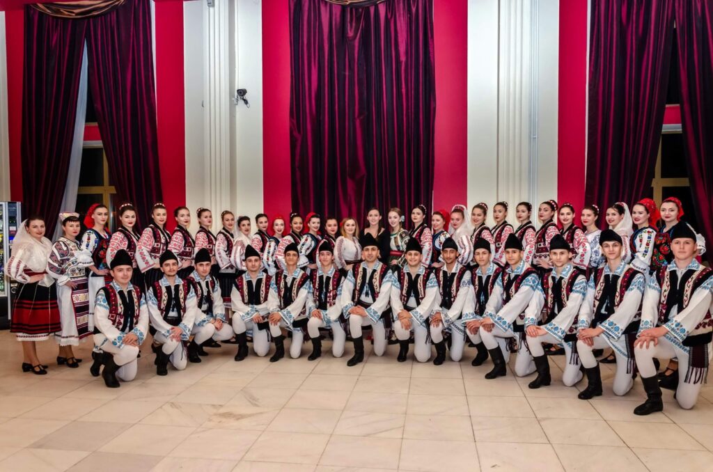 Ansamblul Folcloric „Doina Carpaților”