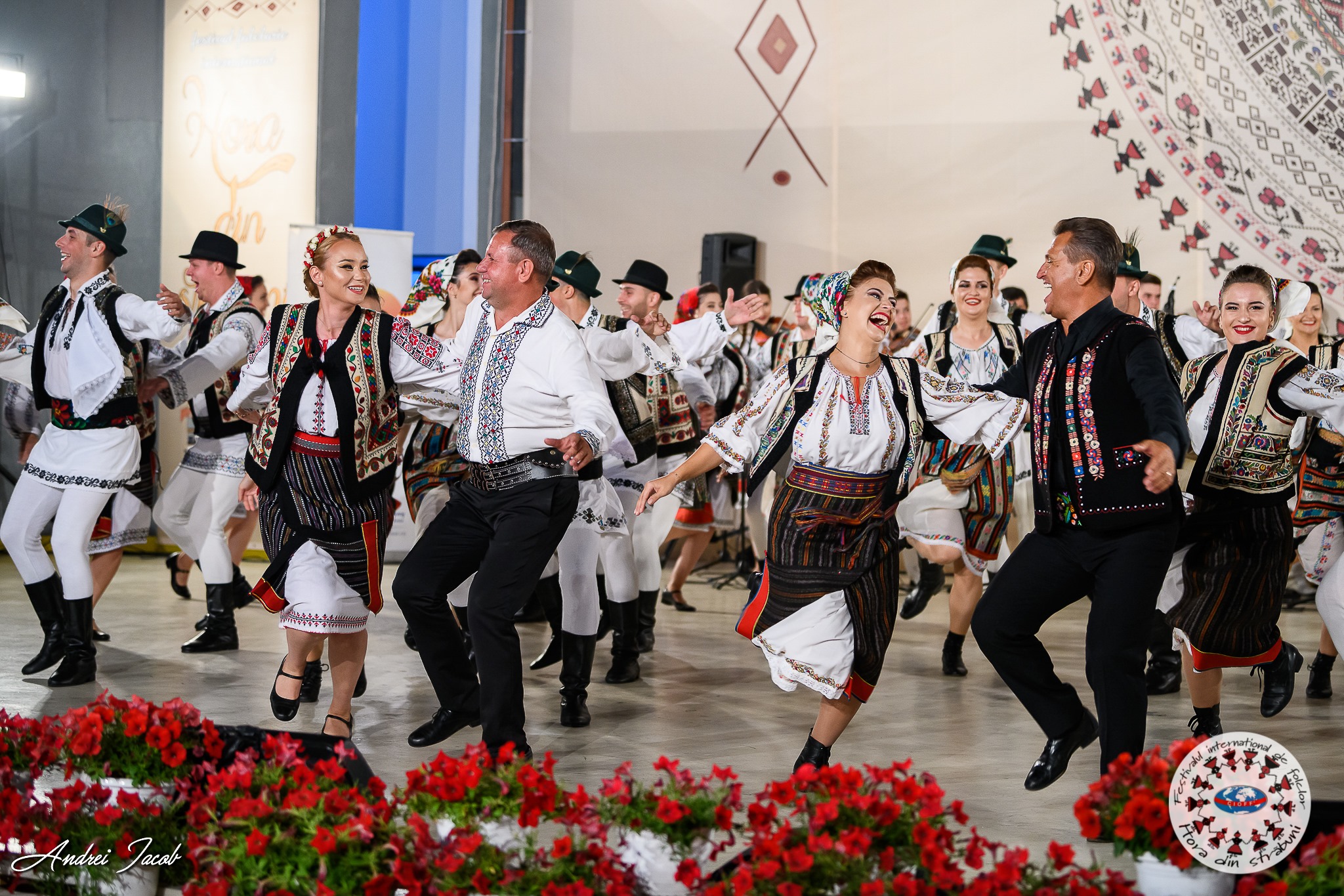 Festivalul „Hora din străbuni”