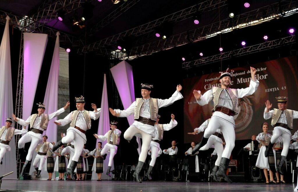 Festivalul „Cântecele Munţilor”